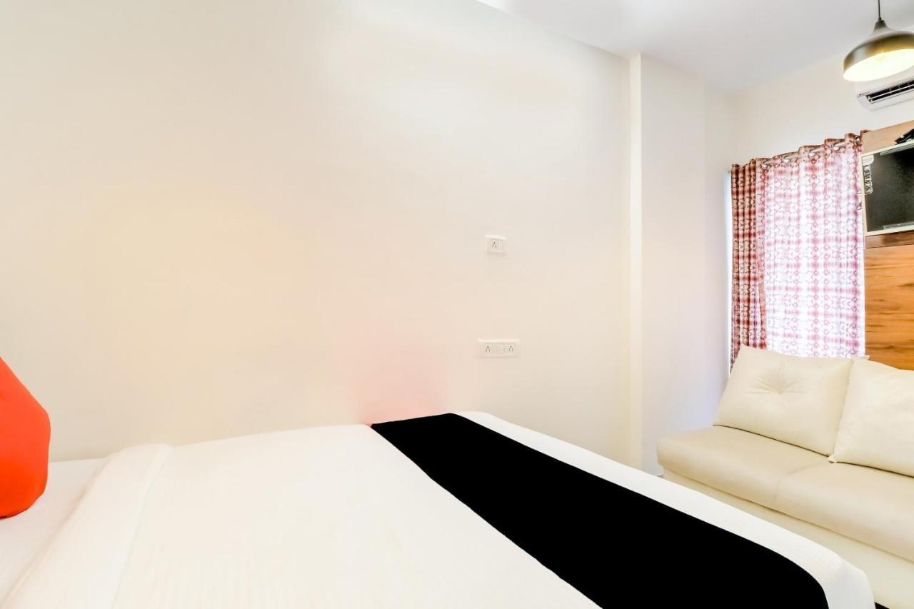 מומביי Hotel Crystal Inn מראה חיצוני תמונה