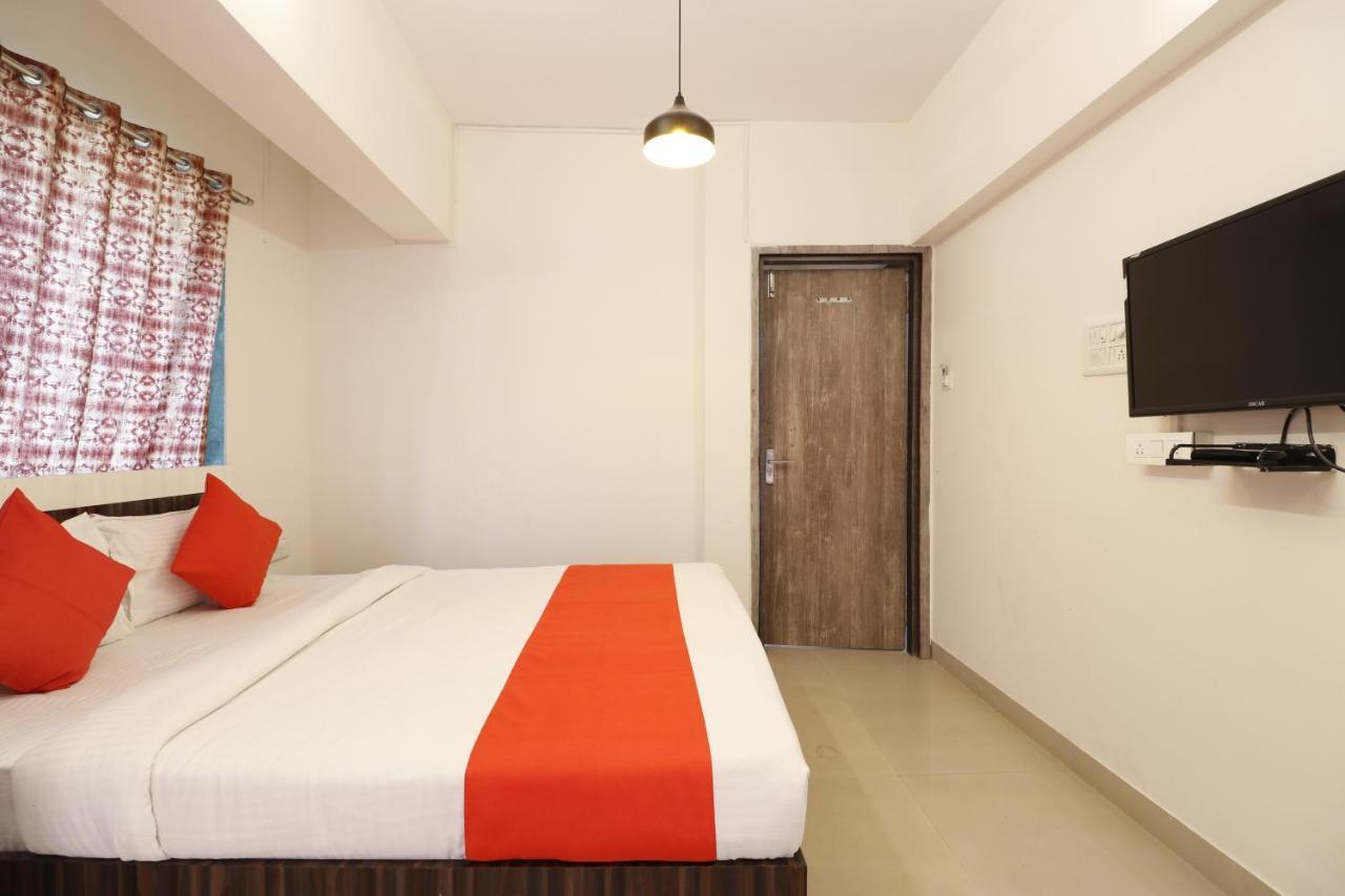 מומביי Hotel Crystal Inn מראה חיצוני תמונה
