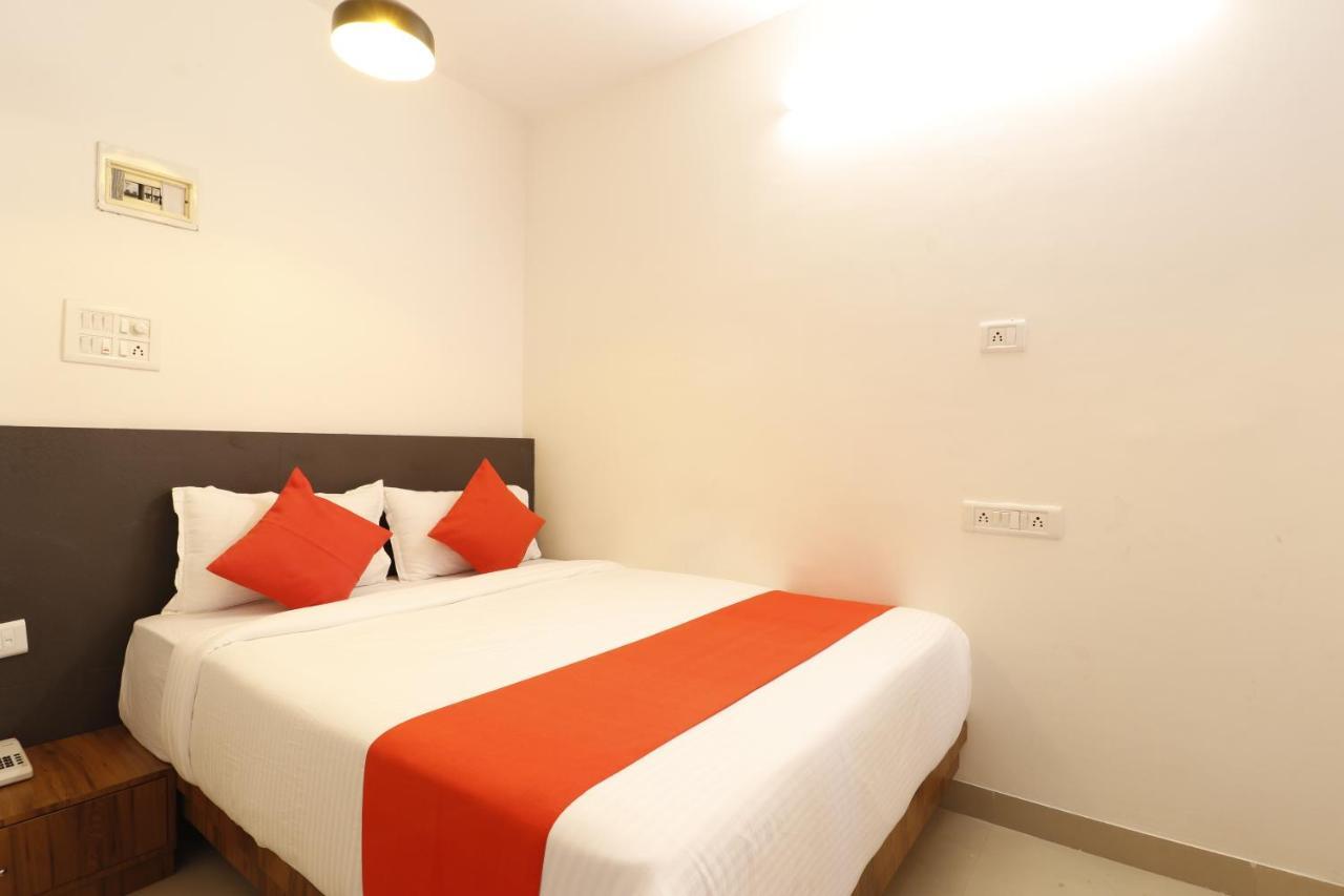 מומביי Hotel Crystal Inn מראה חיצוני תמונה